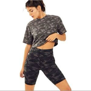 NWT Fabletics Jade Boxy Crop Top T-Shirt‎ Camo XL